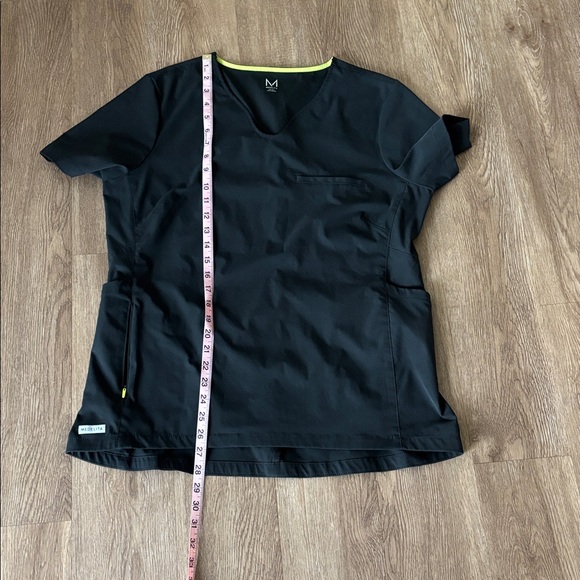 Medelita Women’s Scrub Top. Size L. - Picture 6 of 6